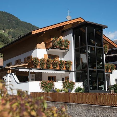 Garni Gruenau Hotell San Martino In Passiria  Exteriör bild