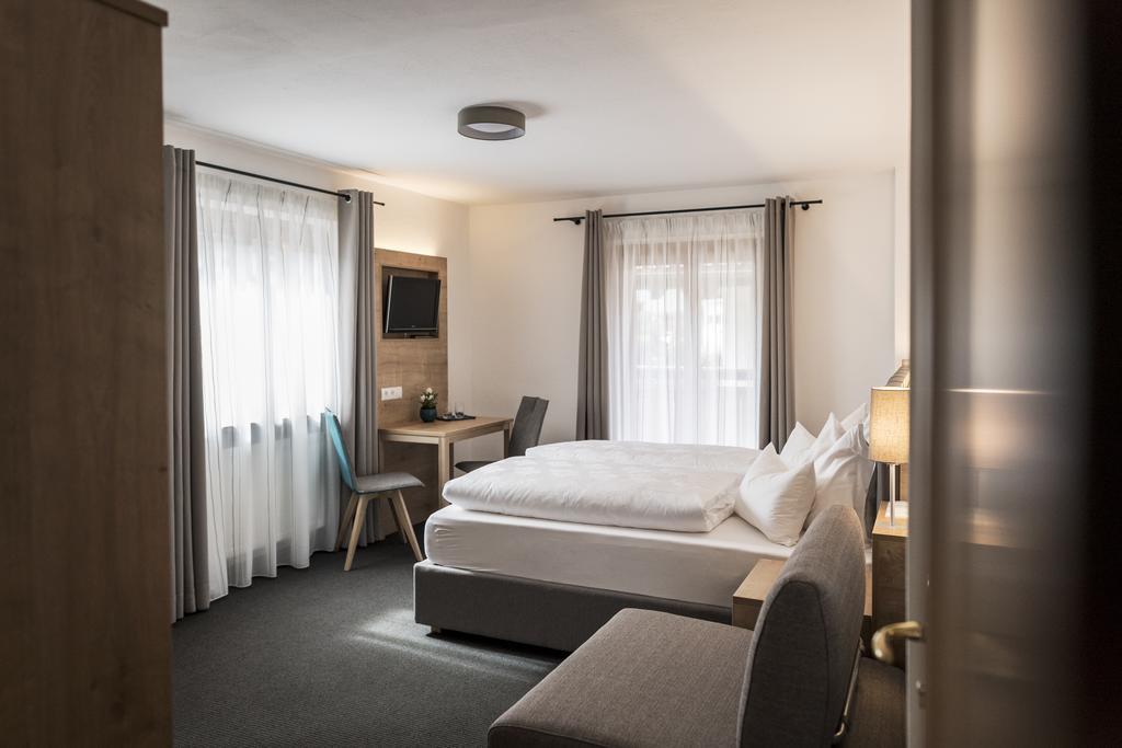 Garni Gruenau Hotell San Martino In Passiria  Exteriör bild